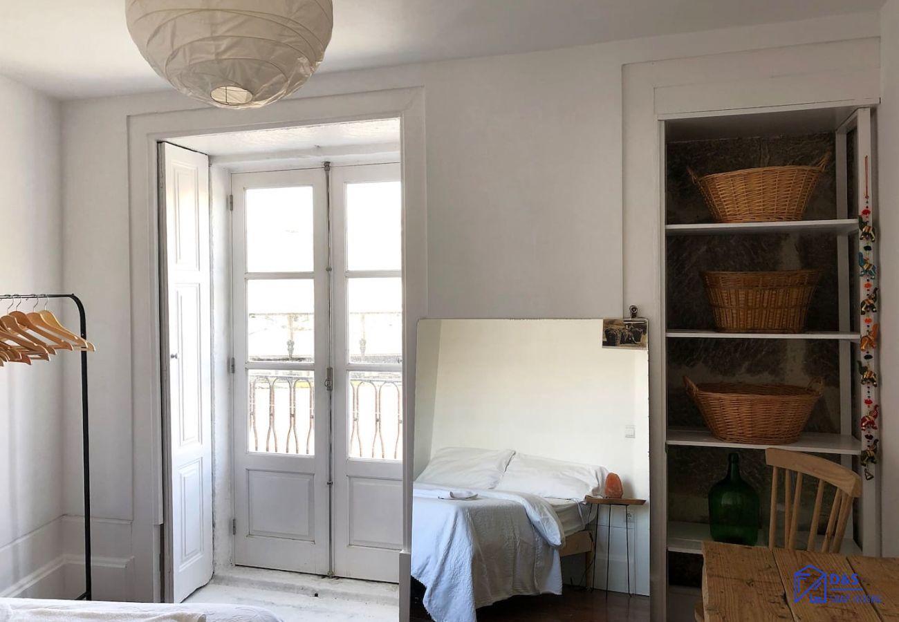 House in Porto - Light & Airy Historic Centre House with Balconies