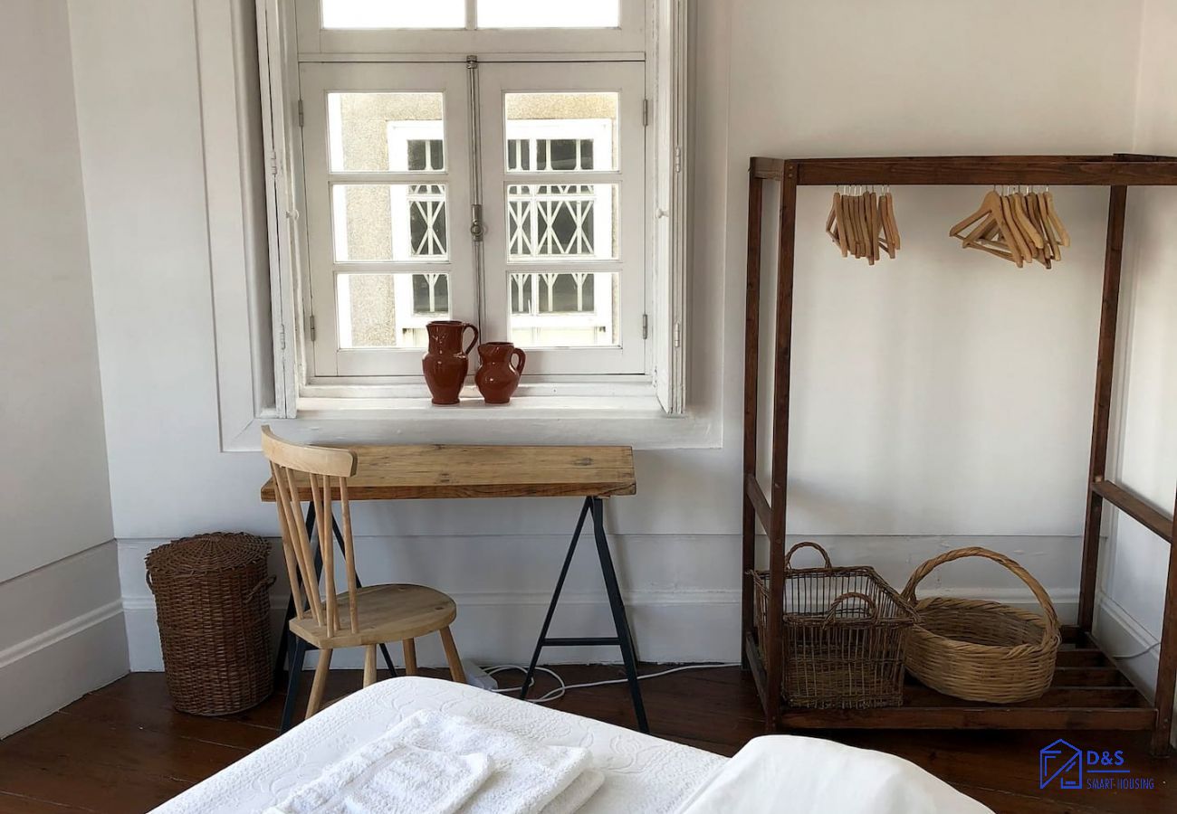 House in Porto - Light & Airy Historic Centre House with Balconies