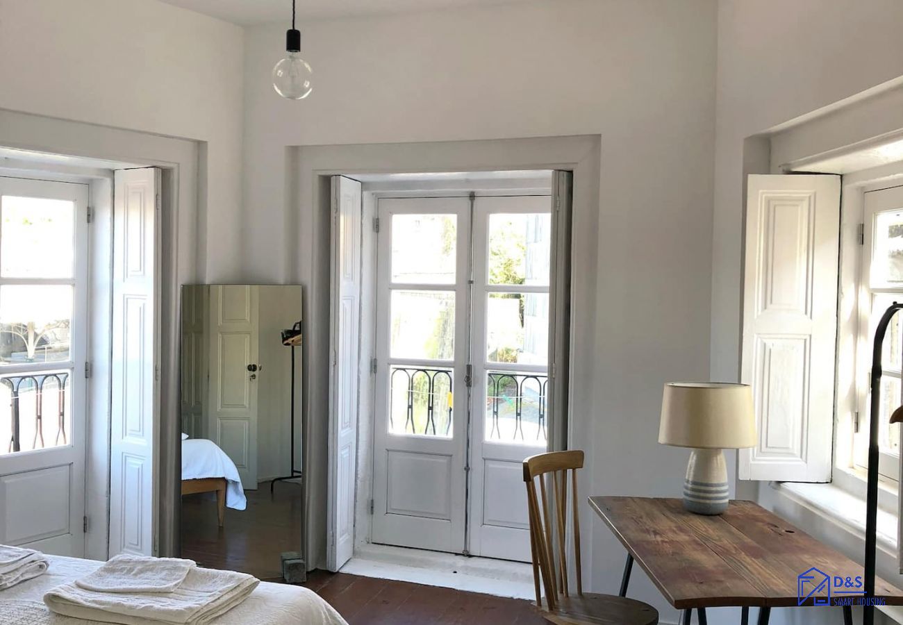 House in Porto - Light & Airy Historic Centre House with Balconies