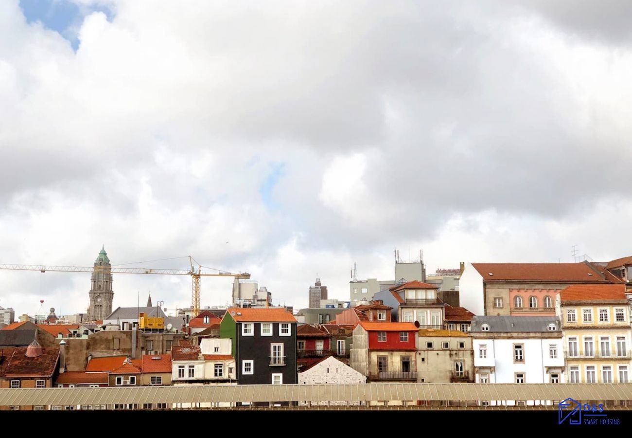 House in Porto - Light & Airy Historic Centre House with Balconies