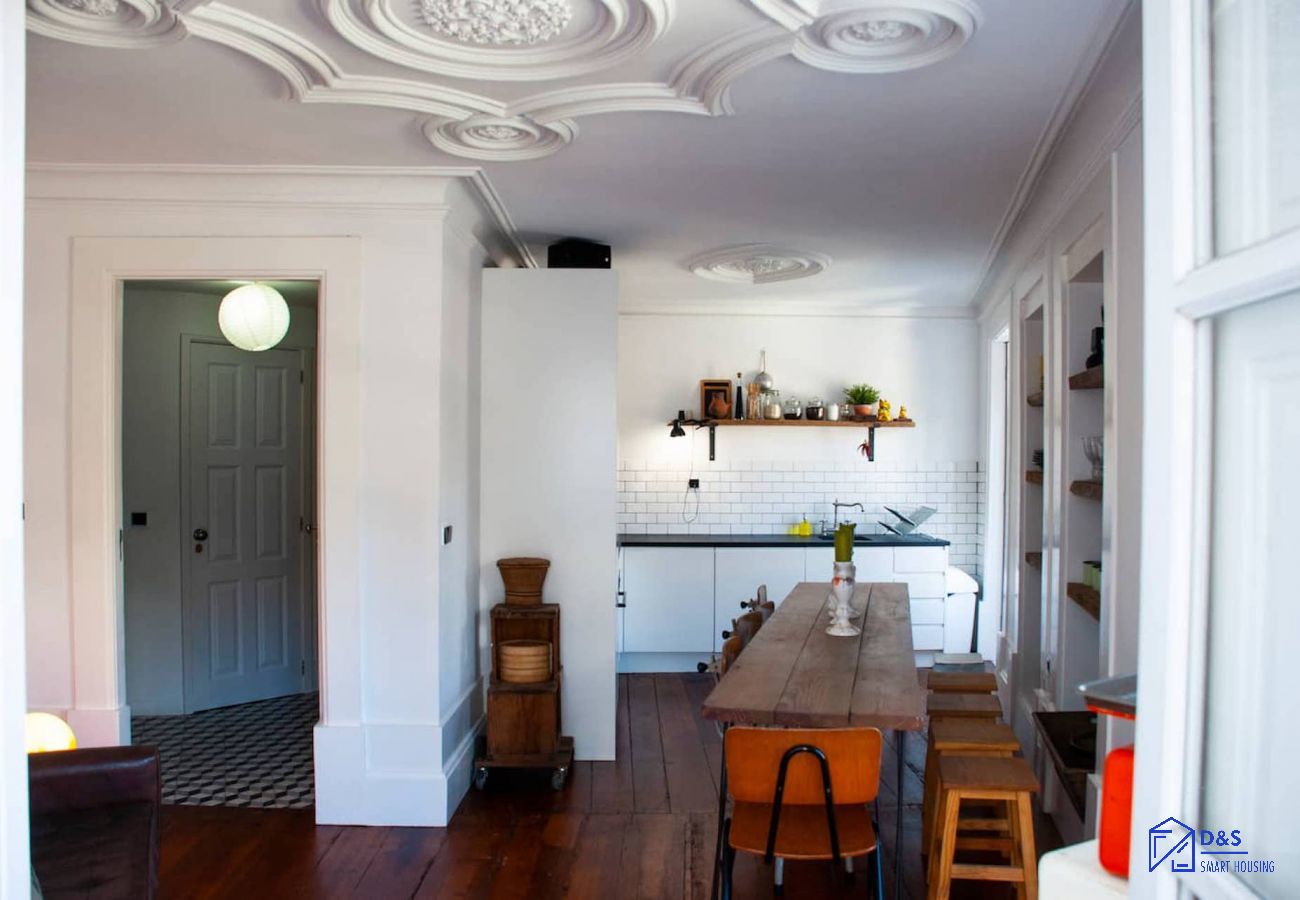 House in Porto - Light & Airy Historic Centre House with Balconies