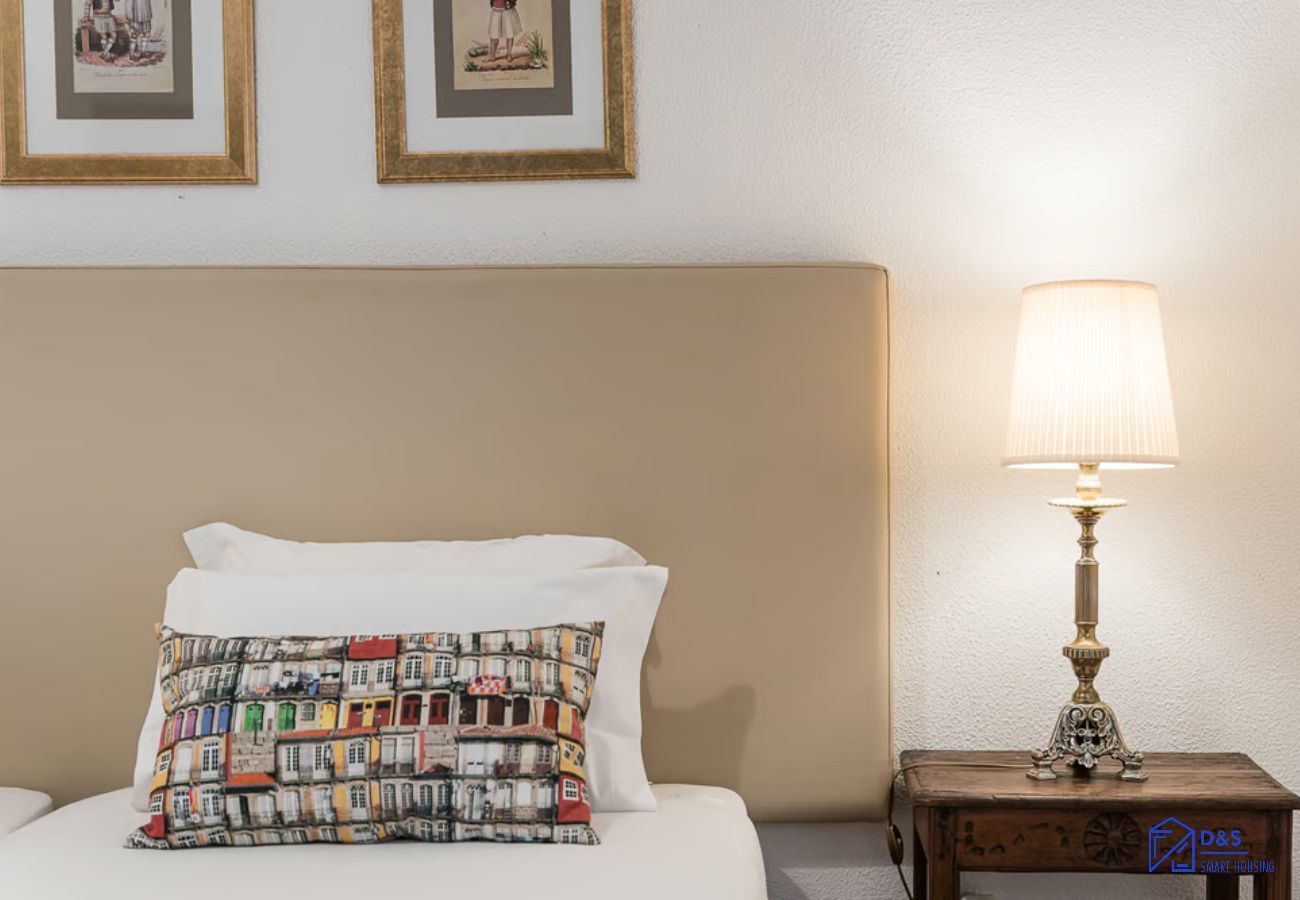 Rent by room in Porto - Office Residence 6